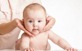 Tortikolis pada bayi baru lahir dan bayi: tanda pertama dan pengobatan